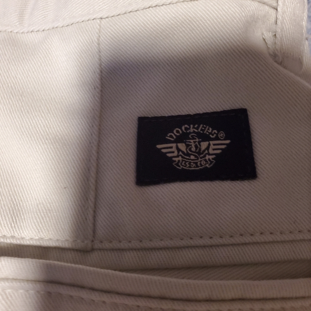 Dockers - Picture 4 of 4